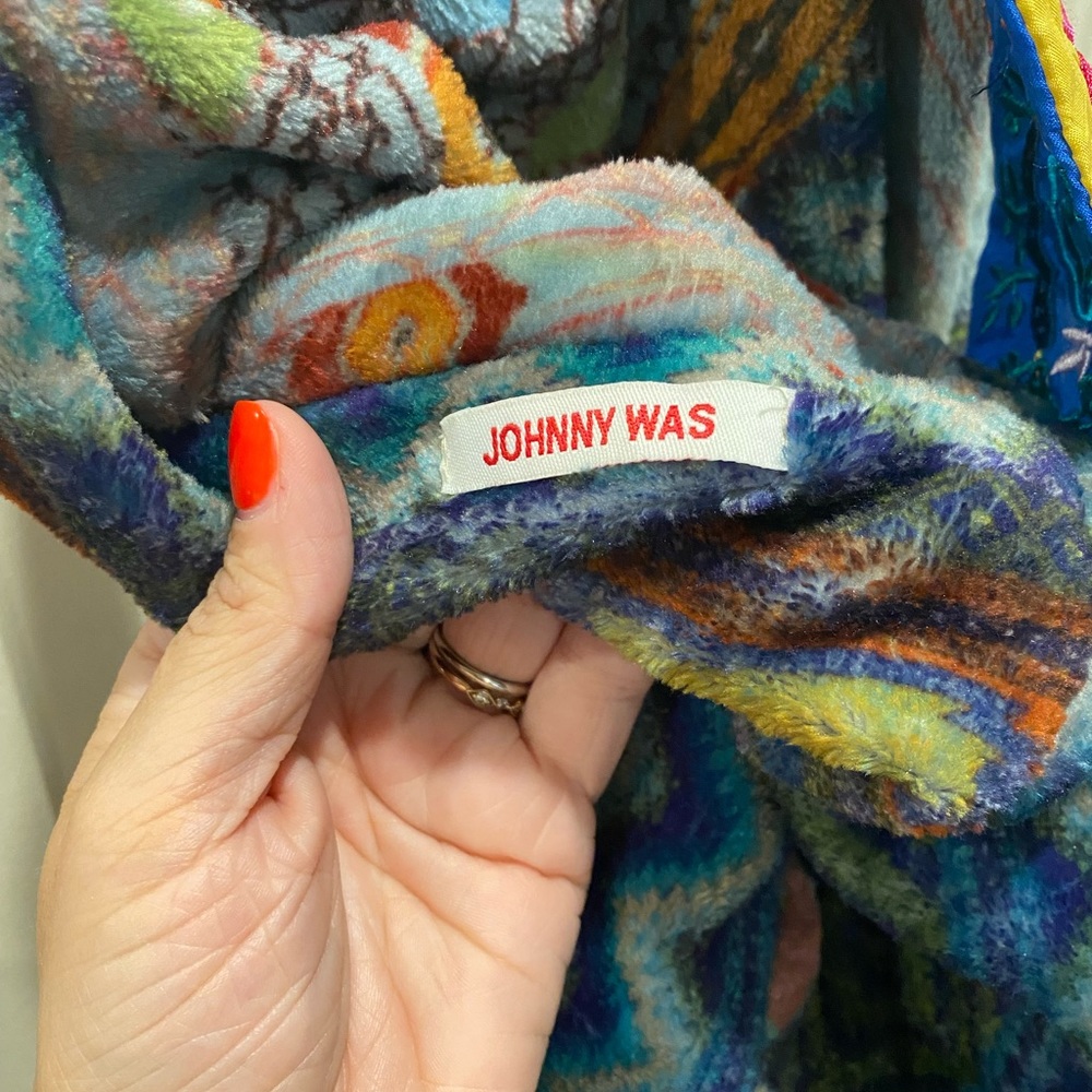 Johnny Was single strap Sherpa bag.